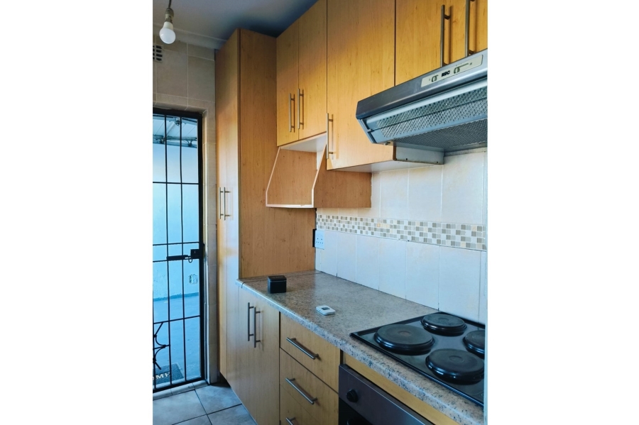 6 Bedroom Property for Sale in Philippi Western Cape